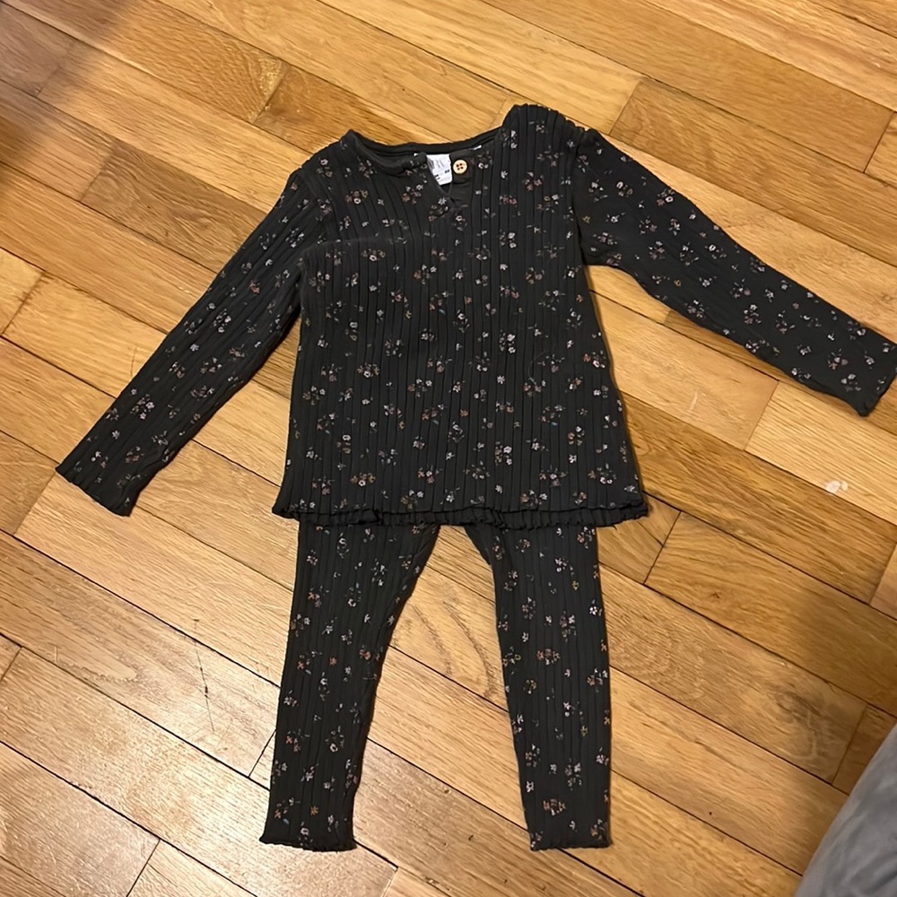 Zara Baby Rib shirt & pant set. Size 18-24 months. Dark gray with pink flowers.
